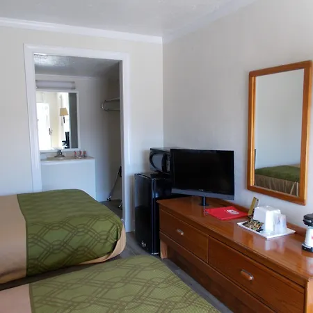 Econo Lodge Conway Central-2