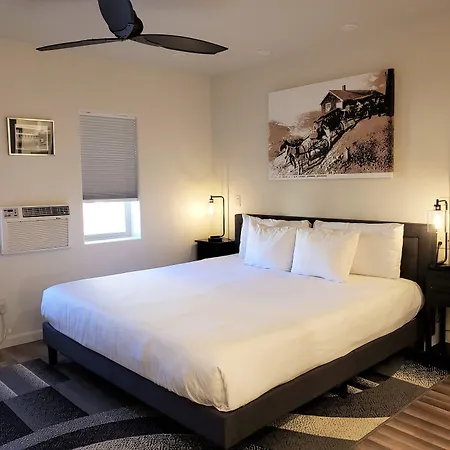 Iron Horse Inn-3