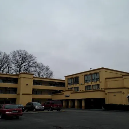 Diamond Inn & Suites-3