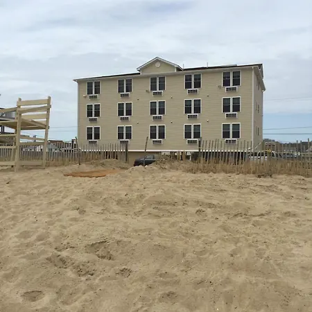 Misquamicut Beach Front Inn-2