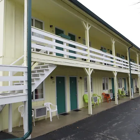 Green Valley Motor Lodge-3