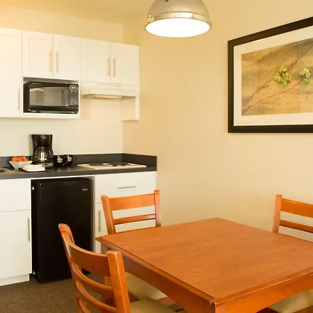 Pelican Shores Inn-3