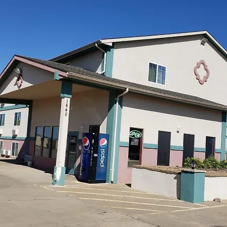 Value Inn & Suites Salina-3