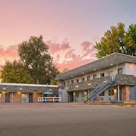 The Oakwood Inn-3
