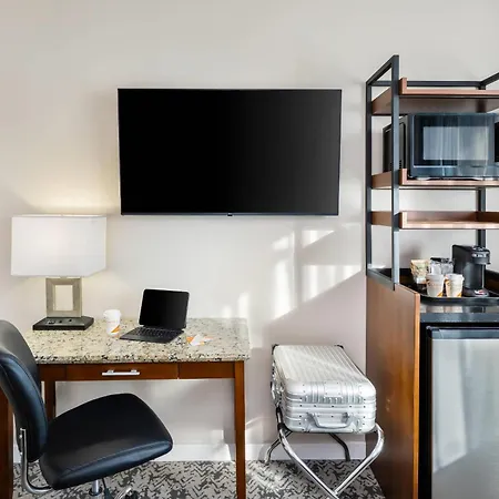 Quality Inn & Suites Downtown Vancouver (Adults Only)-3