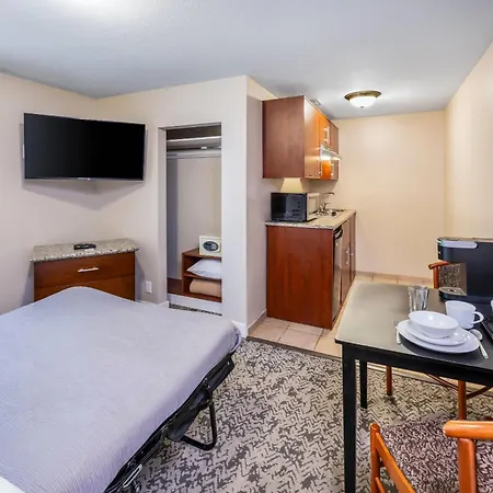 Quality Inn & Suites Downtown Vancouver (Adults Only)-2