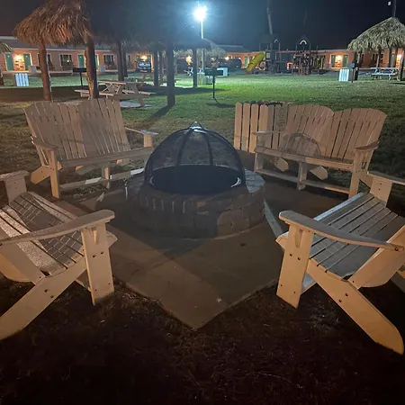 Shark Reef Resort Motel & Cottages-3