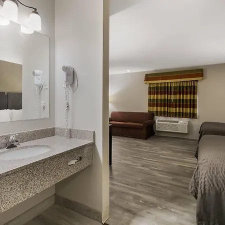 Econo Lodge Inn & Suites Yankton-2