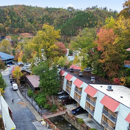 Quality Inn Creekside - Downtown Gatlinburg-3
