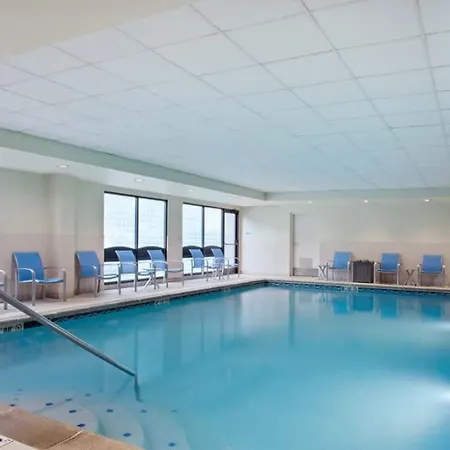 Holiday Inn Express & Suites Cincinnati Riverfront By Ihg-3