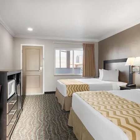 Travelodge By Wyndham Eureka-3