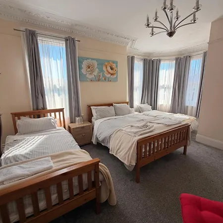 The Avenue Guesthouse-3