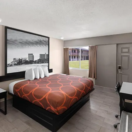 Super 8 By Wyndham Biloxi At The Beach-3