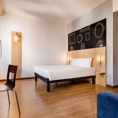 Ibis Kyiv City Center-3