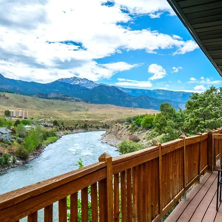 Yellowstone Riverside Cottages-3
