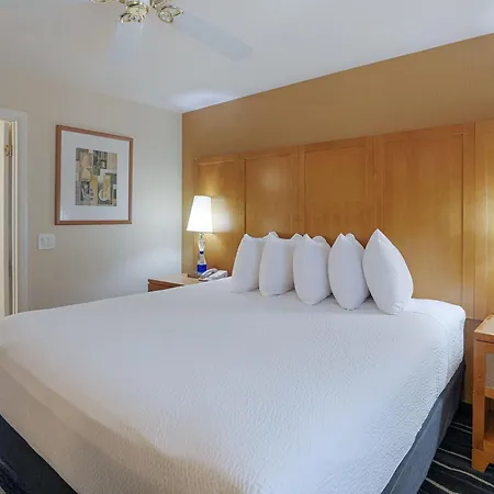 Ramada By Wyndham Costa Mesa/Newport Beach-2
