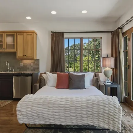 Columbia Cliff Villas-2