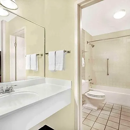Baymont By Wyndham Paris-3
