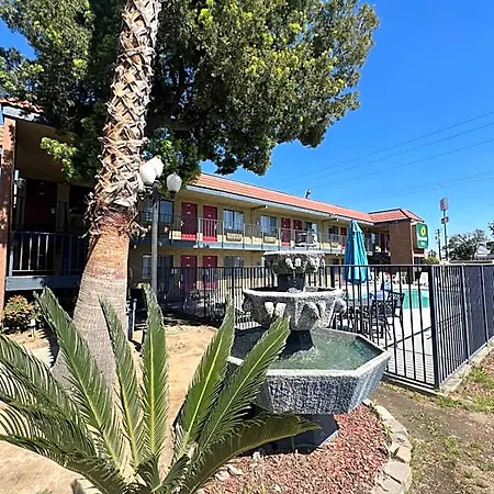Fresno Inn-2