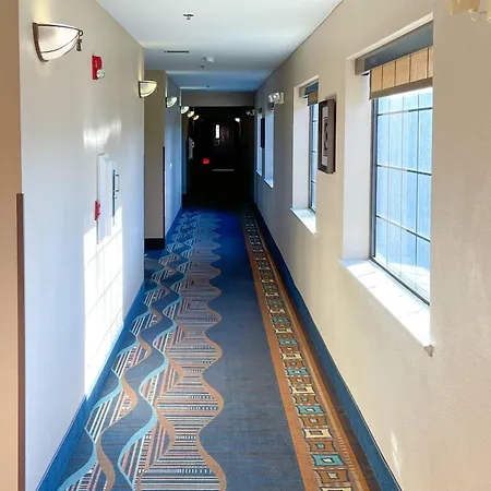 Comfort Inn & Suites Midtown-2