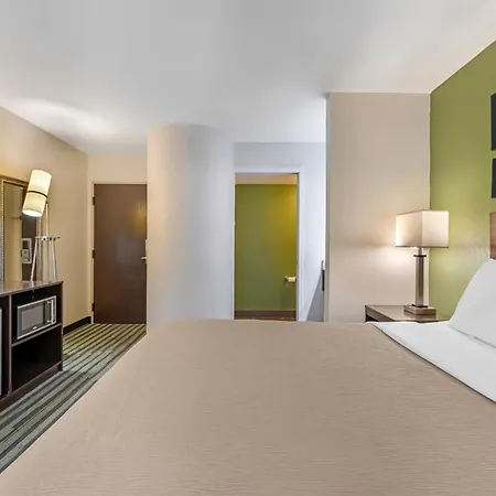 Quality Inn Kansas City International Airport-2