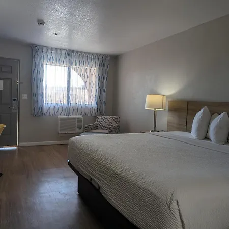 Days Inn By Wyndham Bullhead City-2