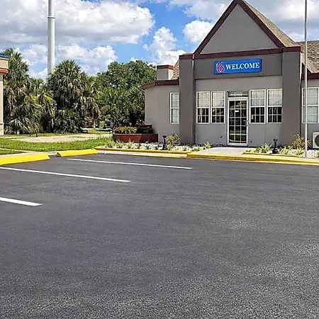 Howard Johnson Lake City-3