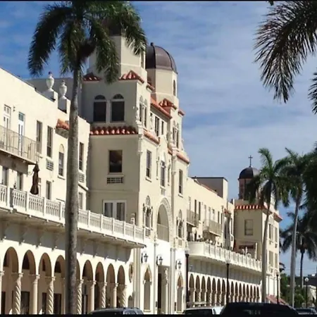 Hemingway Suites At Palm Beach Hotel Island-3
