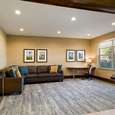 Clubhouse Hotel And Suites-3