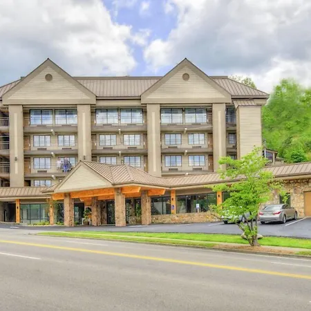 Clarion Pointe Downtown Gatlinburg-2