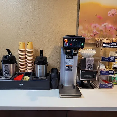 Morningglory Inn & Suites-3