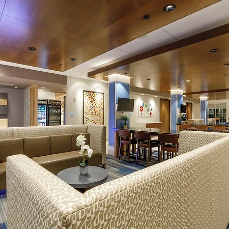 Holiday Inn Express & Suites - Sturbridge By Ihg-2