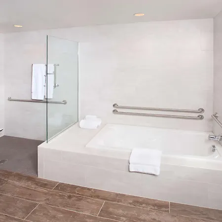 Hilton Garden Inn Burbank Los Angeles-3