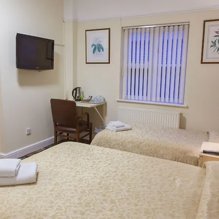 Gatwick Turret Guest House-3