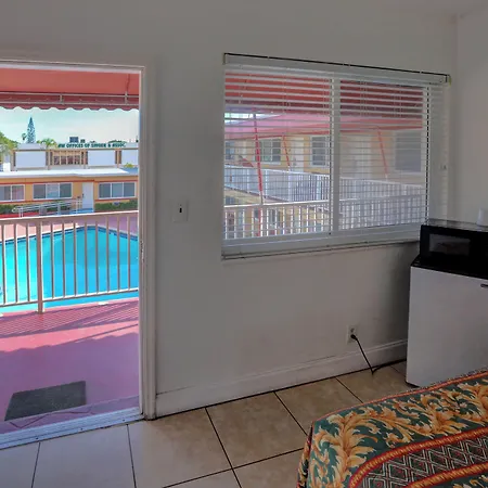 Beach And Town Motel-2