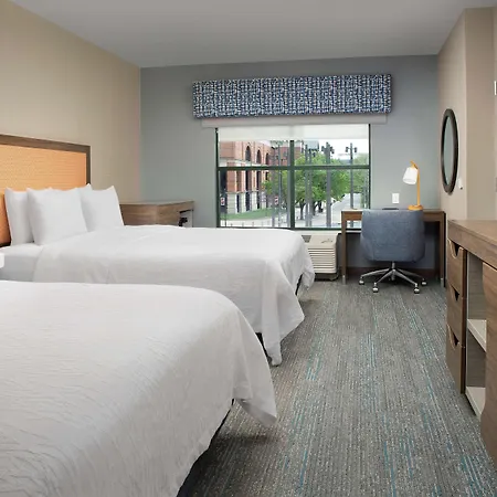 Hampton Inn Baltimore-Downtown-Convention Center-3