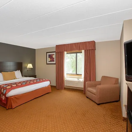 Baymont By Wyndham Coralville-2