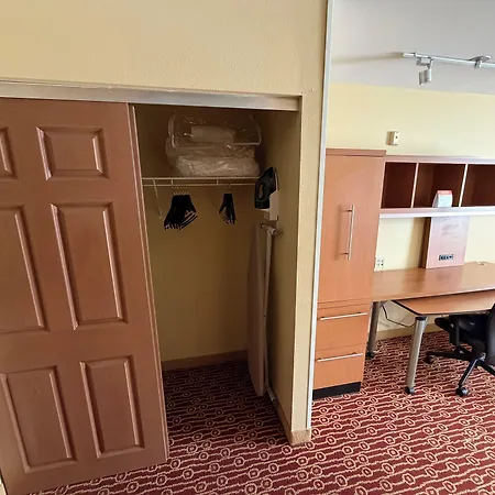 Mainstay Suites Bloomington Near University-3