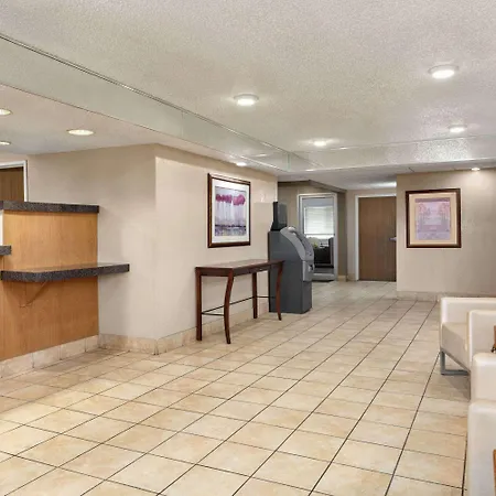 Super 8 By Wyndham Joliet I-55 N/Chicago-3