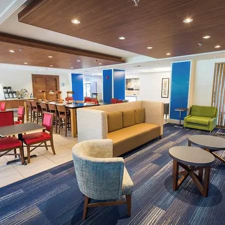 Holiday Inn Express & Suites Wilmington-University Center By Ihg-3