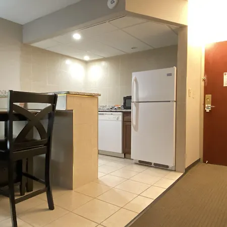 Clarion Inn & Suites Grand Rapids Airport-3