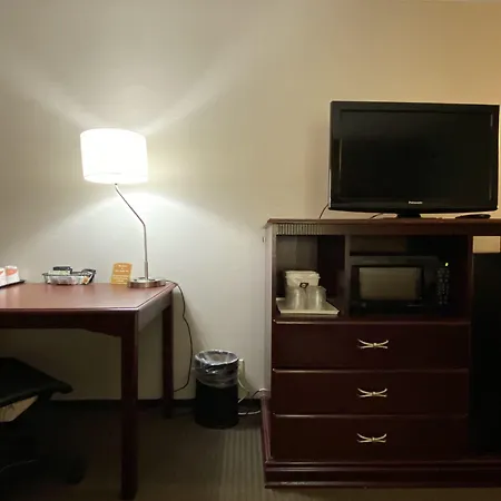 Clarion Inn & Suites Grand Rapids Airport-2