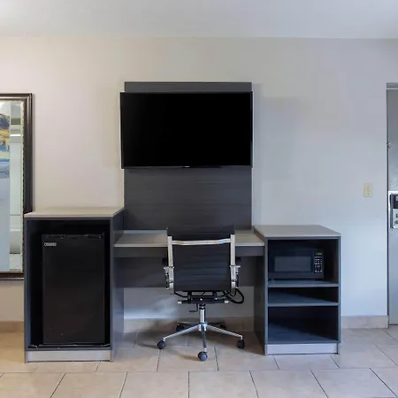 Travelodge By Wyndham Venice-2