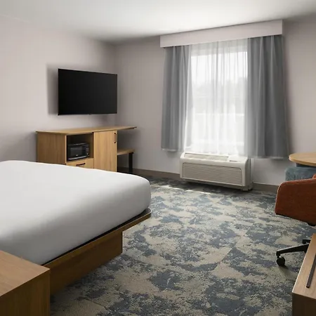 Hampton Inn & Suites Mystic-2
