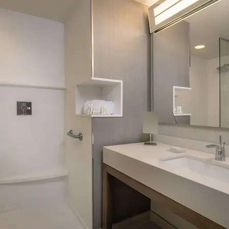 Courtyard By Marriott Fayetteville-2