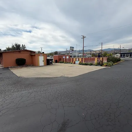 Relax Inn Yreka-2