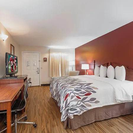 Red Roof Inn & Suites Calhoun-2