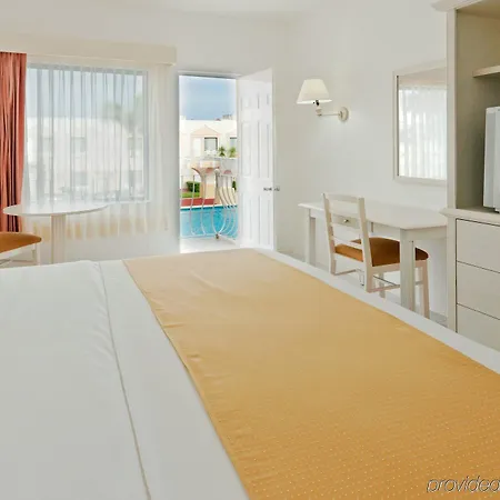 Holiday Inn Express Cancun-3