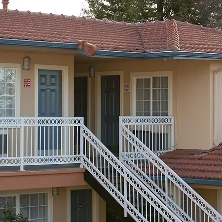 Howard Johnson By Wyndham Berkeley-3