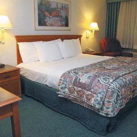 Baymont By Wyndham Tulsa Broken Arrow-2